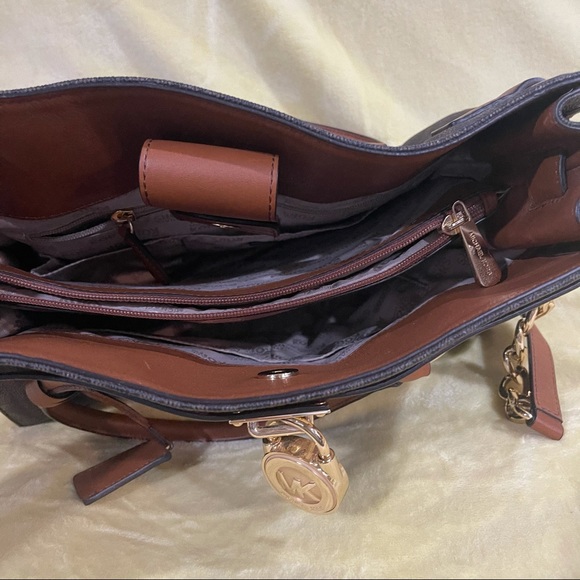 🌼Large MK Bag - Picture 5 of 5